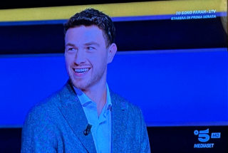 Il calciatore di Falconara Luca Bartolini vince 130400 euro a "La Ruota della Fortuna"